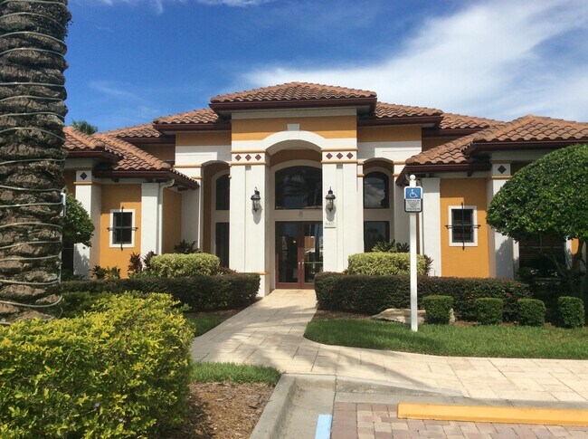 8397 38th Street Cir E unit 305, Sarasota, FL 34243 - photo 2