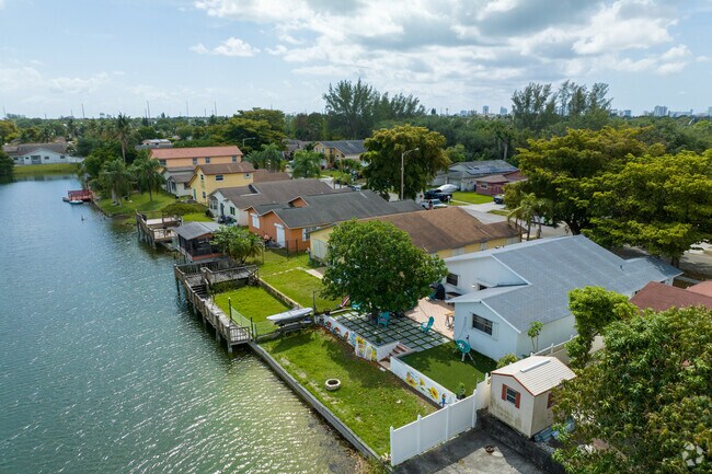 Lakefront single-family homes with well-kept backyards in Liberia.