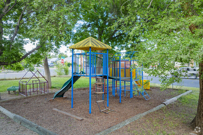 Cedar Wood Christian Academy, Private Elementary, Middle & High School, North Aurora, Aurora CO.