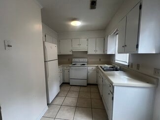 3202 Crestwood Dr Unit C, Kinston, NC 28504
