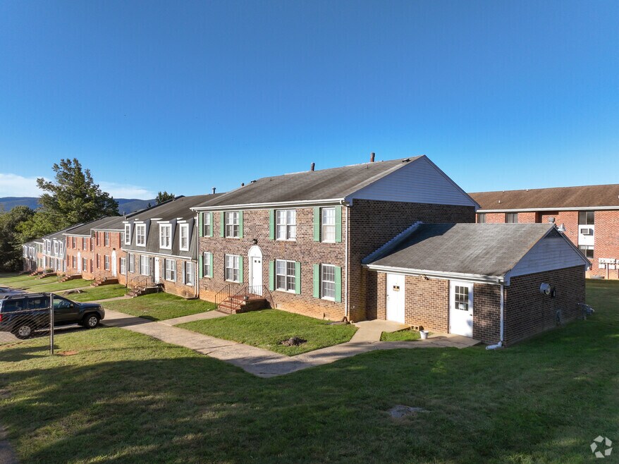 Mountain Ridge Apartments 31 Highland Hills Ln, Stuarts Draft, VA