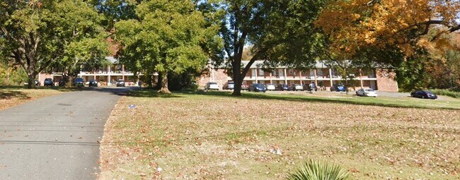 5225 Shattalon Dr unit 1, Winston-Salem, NC 27106 - photo 6