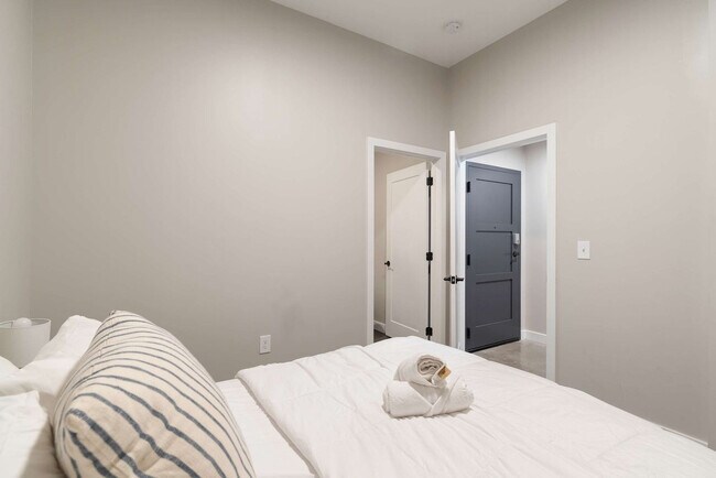 205 W 4th St unit ID1301409P, Cincinnati, OH 45202 - photo 3