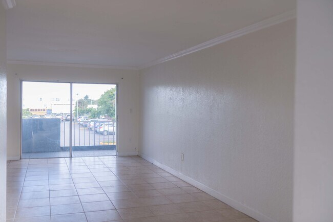 1755 W 60th St unit D, Hialeah, FL 33012 - photo 3