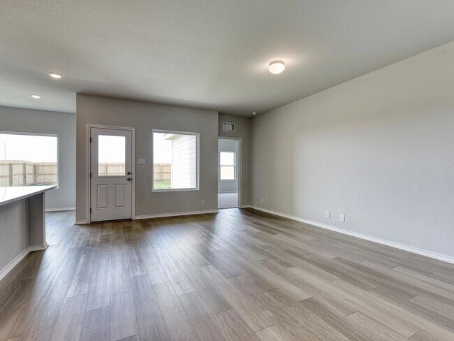 12829 Hill Plains Dr unit 36462499, Schertz, TX 78108 - photo 6