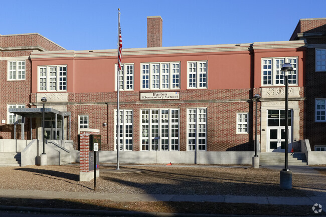 Barton Elementary: Shaping inquisitive minds in Minneapolis' welcoming atmosphere.