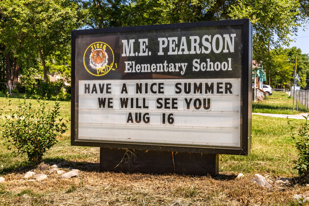 M E Pearson Elementary School Sign