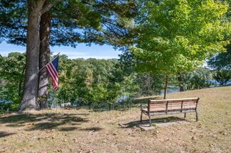 44 Walden Pond Dr, Nashua, NH 03064