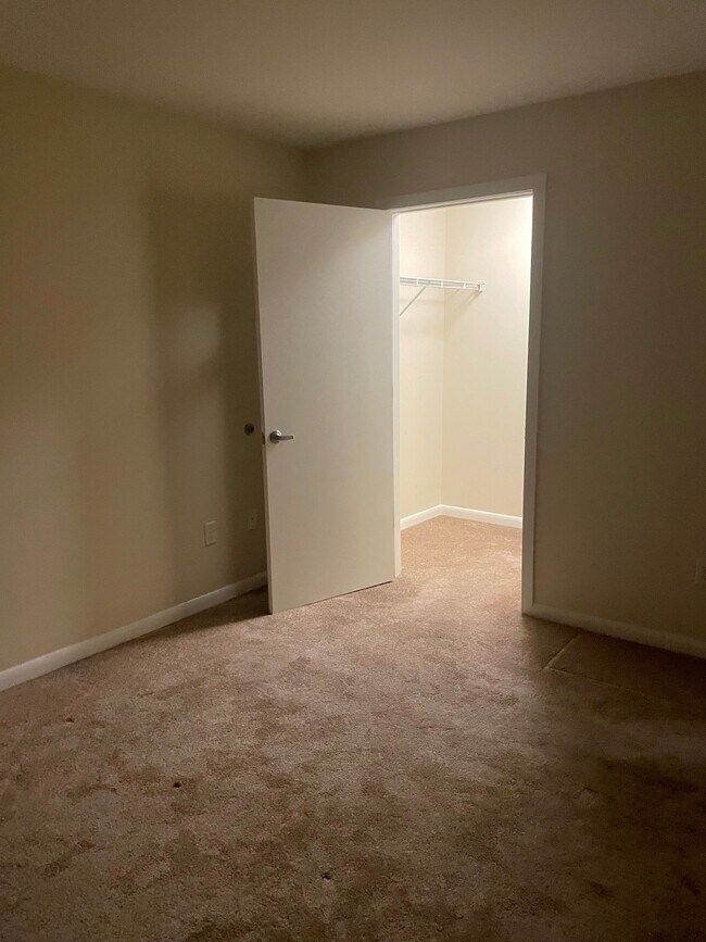 525 Crown St, Meriden, CT 06450 - photo 4