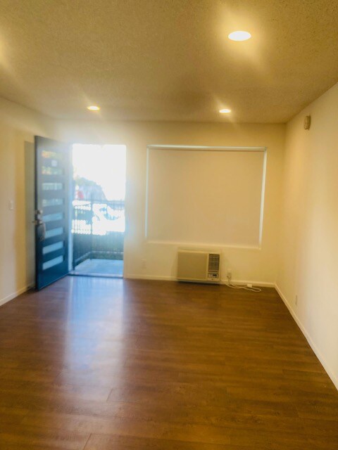 11905 Avon Way unit 103, Los Angeles, CA 90066 - photo 4