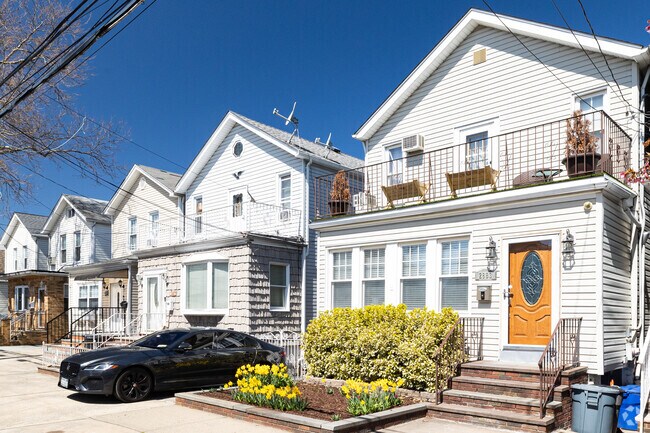 Single family houses with yards and private driveways are a common luxury in Schuylerville.