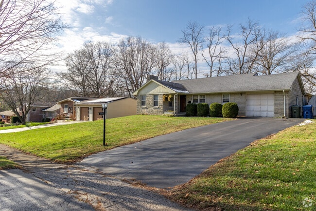 The average home in Zandale is roughly 1,606 square feet.