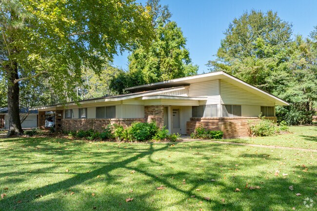 Mid-century modern homes are spread throughout Martin Park.