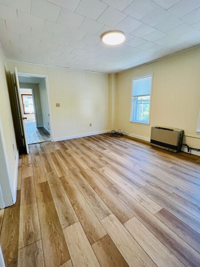 50-52-52 Howard St unit 50 Howard St, Burlington, VT 05401 - photo 2