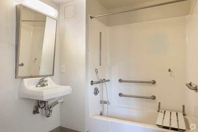 1BR, 1BA - R1TX3