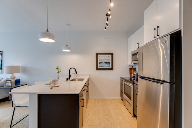 Alexander Apartments, Minneapolis, MN 55408 - photo 3