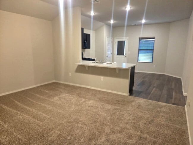 9704 Saddle Dr, Yukon, OK 73099 - photo 2