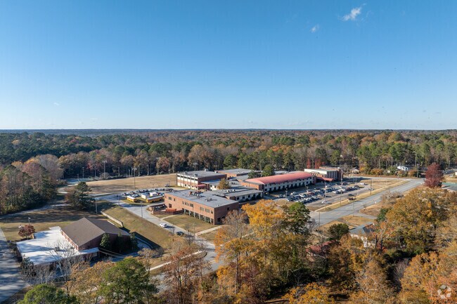 Opelika Middle School teaches kids to do their best in North Gate.