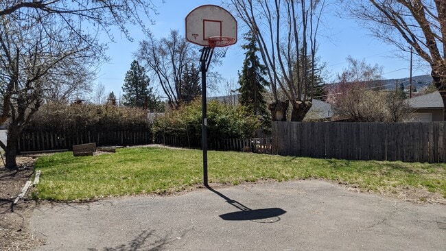 1812 Tiffany St, Klamath Falls, OR 97601 - photo 3