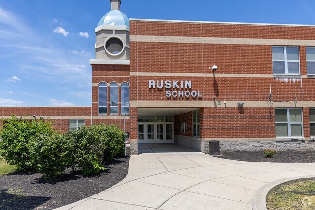 Ruskin Elementary School teaches students multiple different languages.