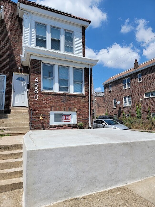 4580 G St unit B, Philadelphia, PA 19120 - photo 2