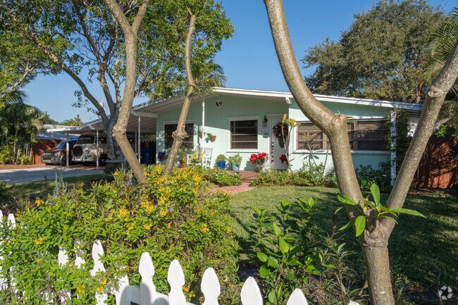 Lantana Pines is primarly made up of mid century single family homes.