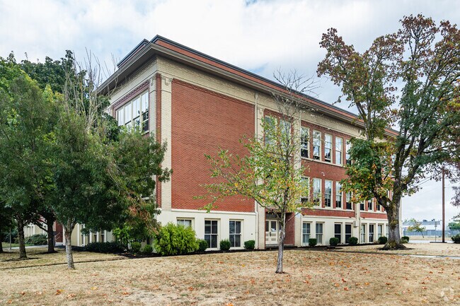 Central Elementary School in Albany, OR has an overall C grade on Niche.