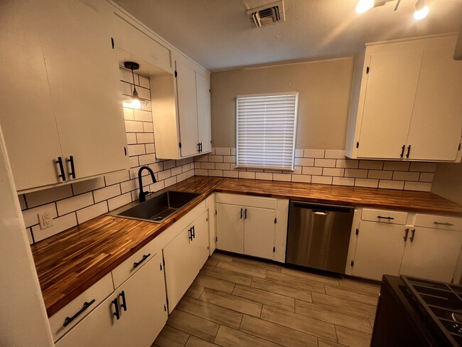 1321 N 2nd Ave, Durant, OK 74701 - photo 2