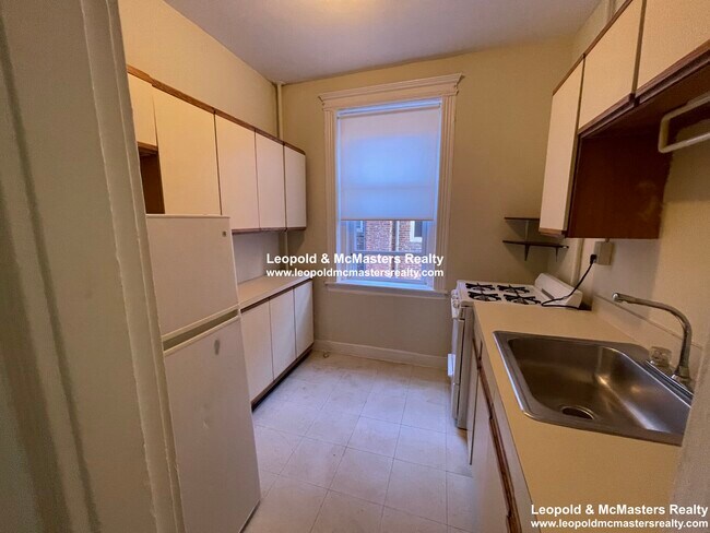 45 Ashford St unit 3, Allston, MA 02134 - photo 2