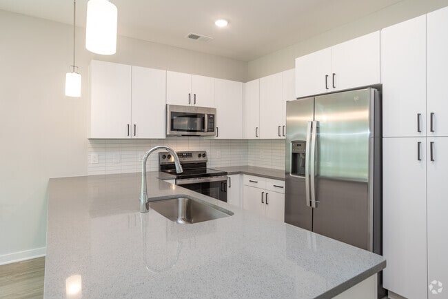 3BR, 2.5BA - Kiawah Townhome - Kitchen