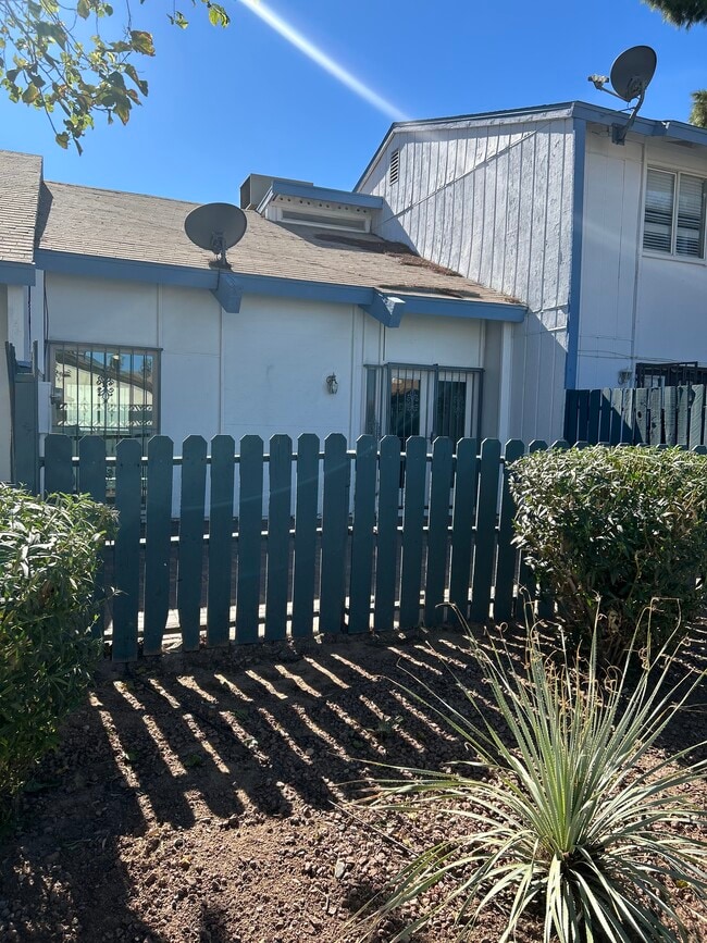 4276 Kona Coast Way, Las Vegas, NV 89121 - photo 2