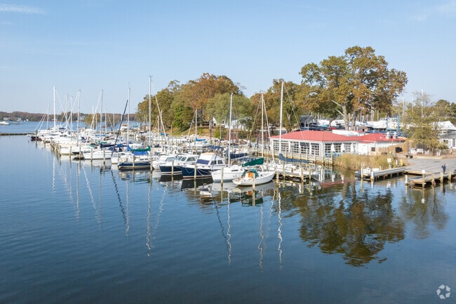 You have access to great boat launches when you live in Arnold.