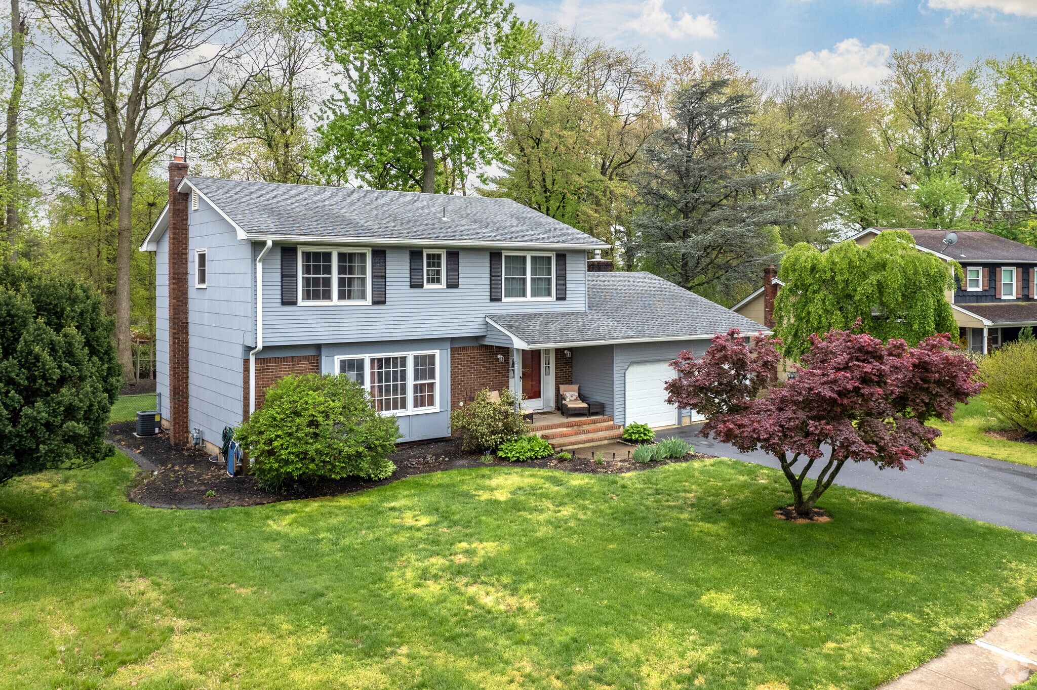 This 2 story home has attached 2 car garage in the University Heights neighborhood.