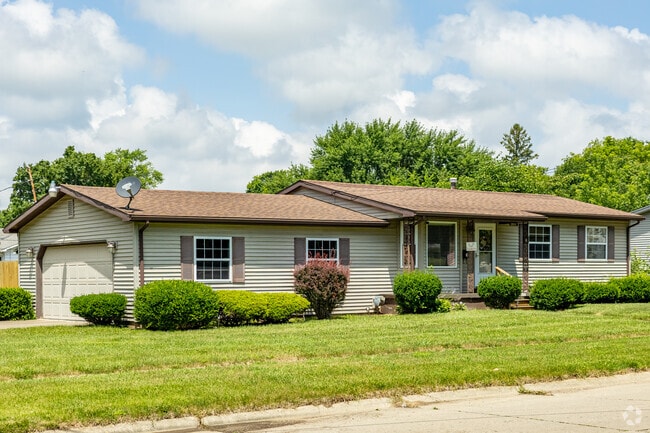 A few of Potter Longway's homes feature convenient attached garages.
