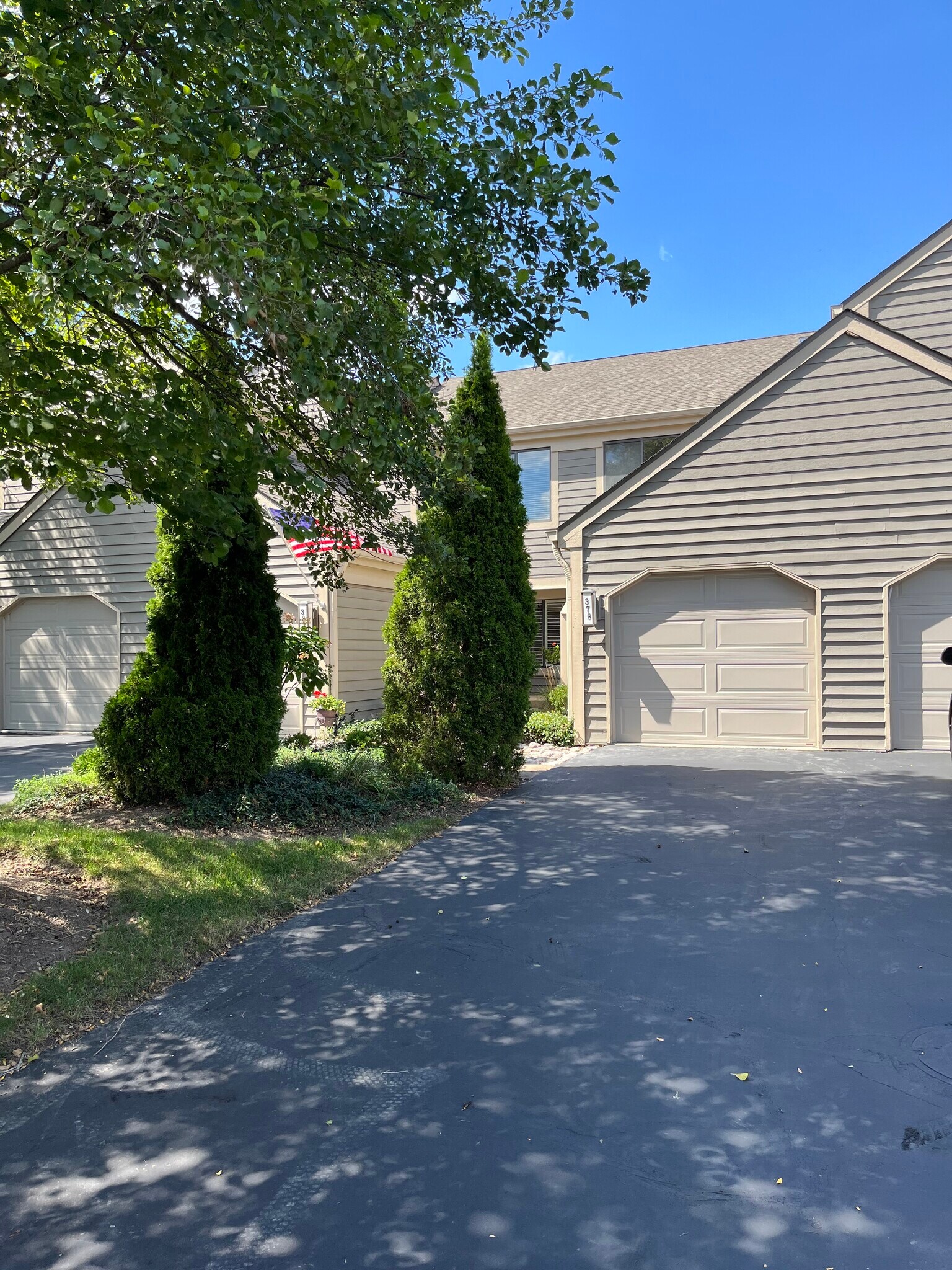 378 White Oak Ln, Lake Barrington, IL 60010 - photo 1