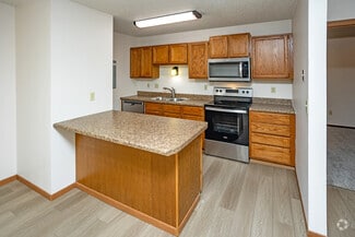 2225 S 34th St, Grand Forks, ND 58201