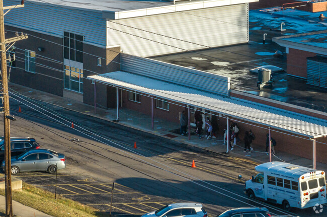 Keeven Elementary School  has a D+ overall grade on Niche.