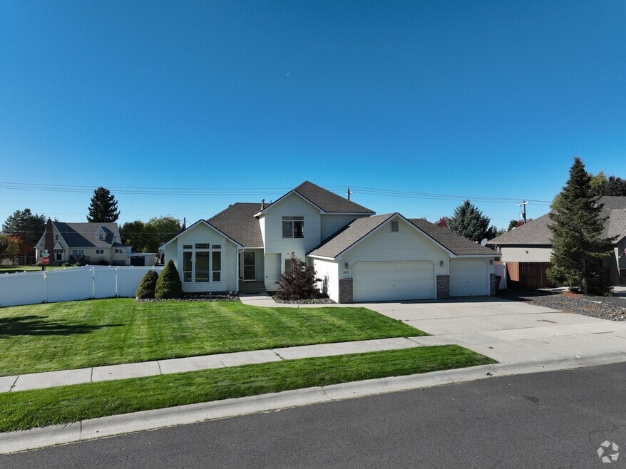 2830 W Westover Rd, Spokane, WA 99208 - photo 2