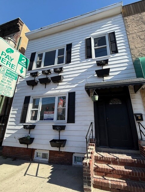 7004 Park Ave, Guttenberg, NJ 07093