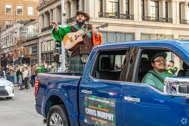 Irish-American Entertainer, Chris Murphy entertained the crowds at the Minneapolis St. Patrick's Day Parade.