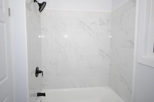 72 Hall St unit 72 Hall Street Room, Springfield, MA 01108 - photo 5