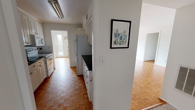 1024 Gates Ave unit 5C, Norfolk, VA 23507 - photo 2