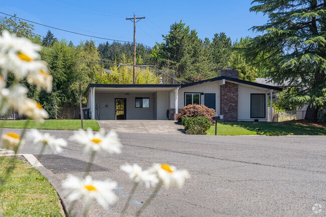 A mid-century modern ranch style home in Oak Creek.