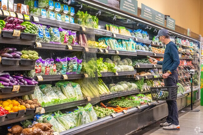 Nearby Pavilions is the perfect place to grab your everyday grocery needs in Oak Park, Ca.