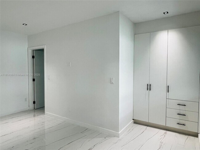 1155 102nd St unit 9, Bay Harbor Islands, FL 33154 - photo 4