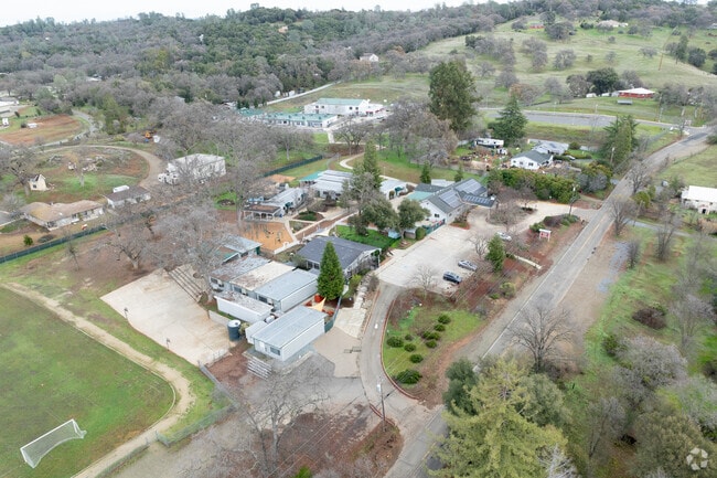 There are 465 students at California Montessori Project -Shingle Springs.
