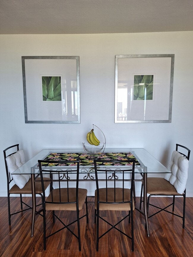 Dining table seating 4