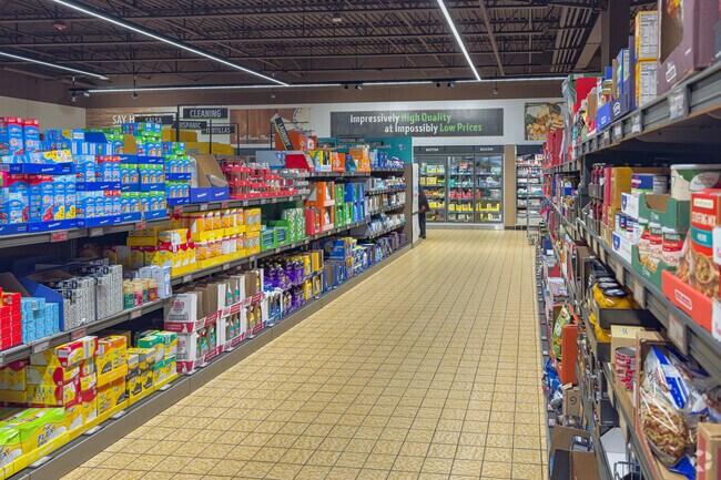ALDI, located in Hyde Park, is a spot for residents to buy fresh groceries.