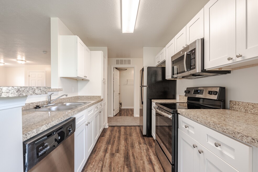 Preston Pointe, Canal Winchester, OH 43110 - photo 1