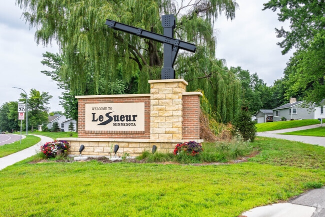 Le Sueur homes range from $90K–$290K downtown to $220K–$580K on large subdivision lots.